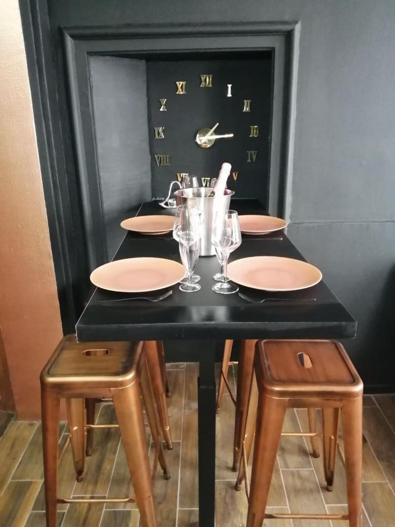 Appartement Avec Balneo Et Sauna Privatif - Le Rose Cuivre Troyes Exteriör bild