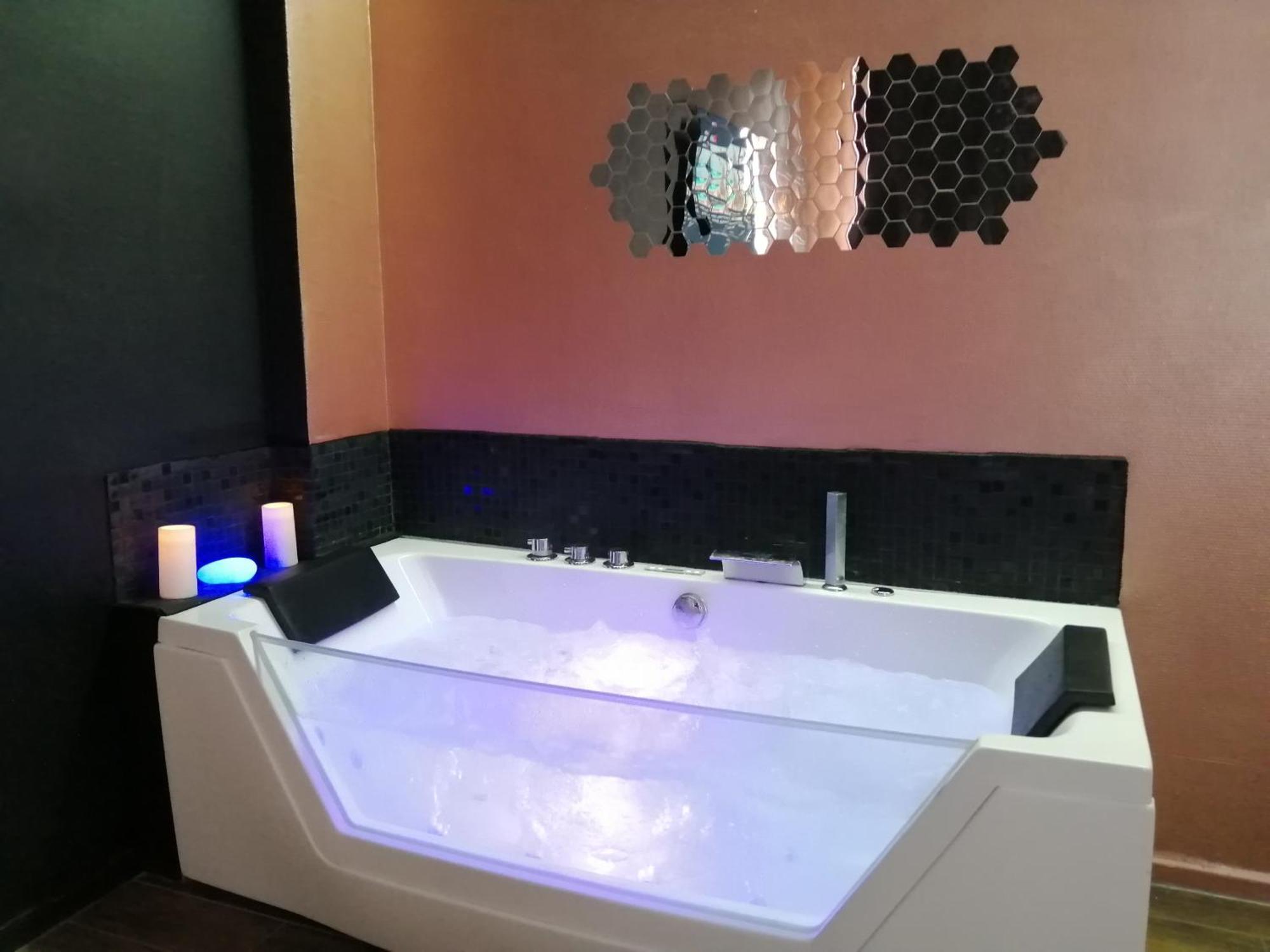 Appartement Avec Balneo Et Sauna Privatif - Le Rose Cuivre Troyes Exteriör bild